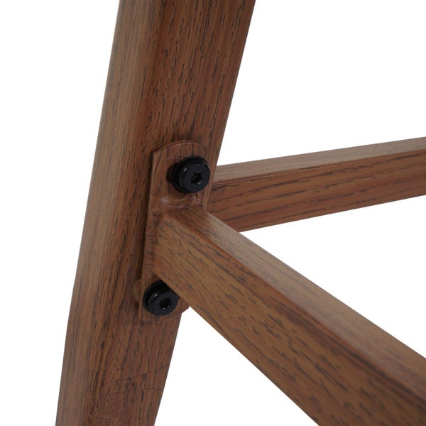 Detailansicht Holzstuhlbein mit Schrauben