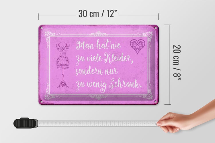 Blechschild Spruch 30x20cm man hat nie zu viele Kleider