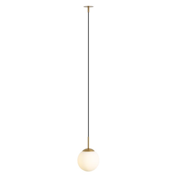 Moderne Pendelleuchte mit einer Glaskugel als Lampenschirm an einer langen Stange mit Deckenbefestigung