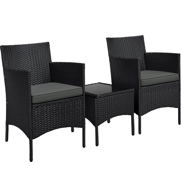 Gartenmöbelset mit zwei Rattansesseln und einem Tisch