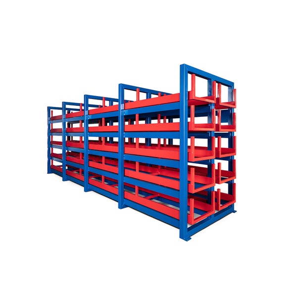 Industrielles Schwerlastregal für Langgut aus Metall mit blauem Rahmen und roten ausziehbaren Ebenen.