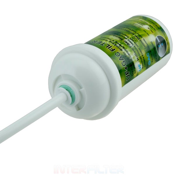 Tragbarer Wasserfilter mit Ultrafiltrationsmembran und Aktivkohle zur Reinigung von Trinkwasser beim Camping und Wandern.