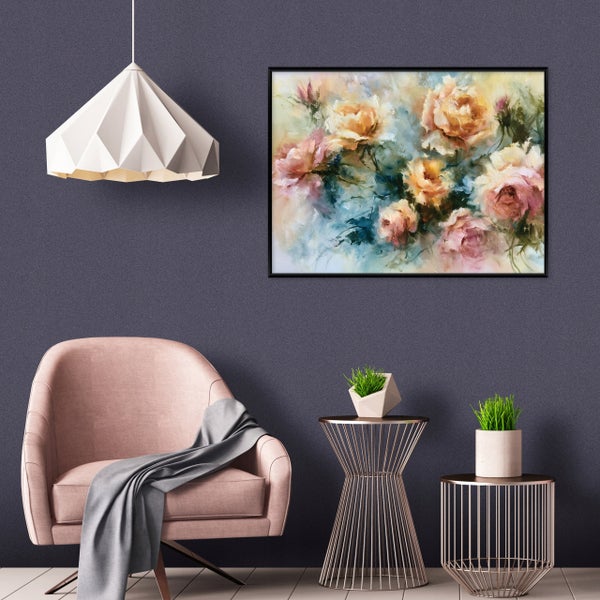 Ein Sessel mit einer Decke neben zwei Beistelltischen mit Pflanzen, darüber ein Wandbild mit Blumenmotiv und eine geometrische Pendelleuchte.