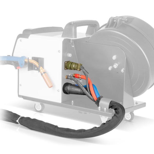 Schweißgerät mit Schlauchpaket und Anschluss