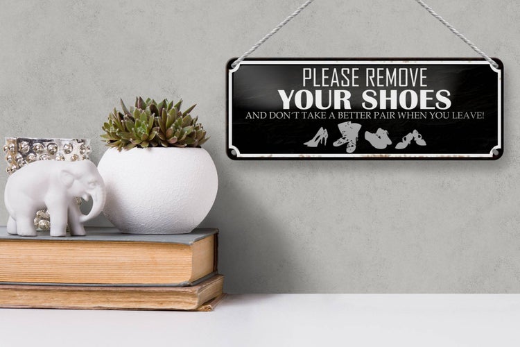 Blechschild Spruch 27x10cm please remove your shoes schwarzes Schild