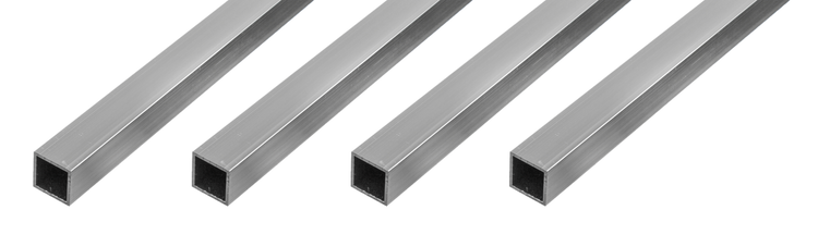 Vier Aluminium Vierkantrohre in gerader Ausrichtung