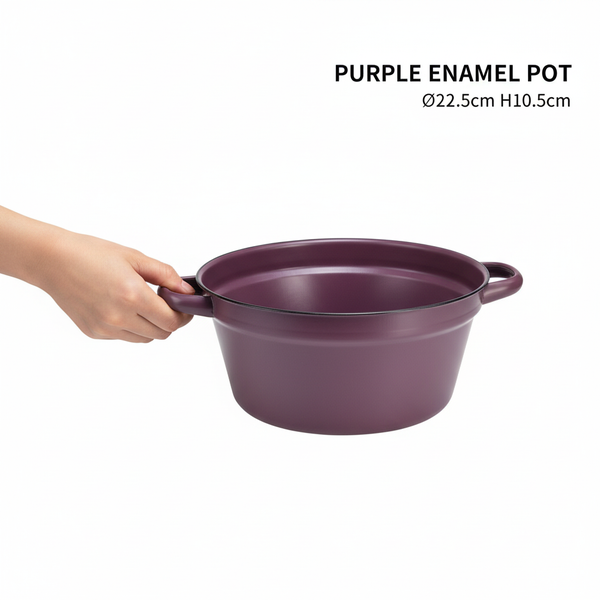 Lila Emaille-Topf, Durchmesser 22,5 Zentimeter, Höhe 10,5 Zentimeter.