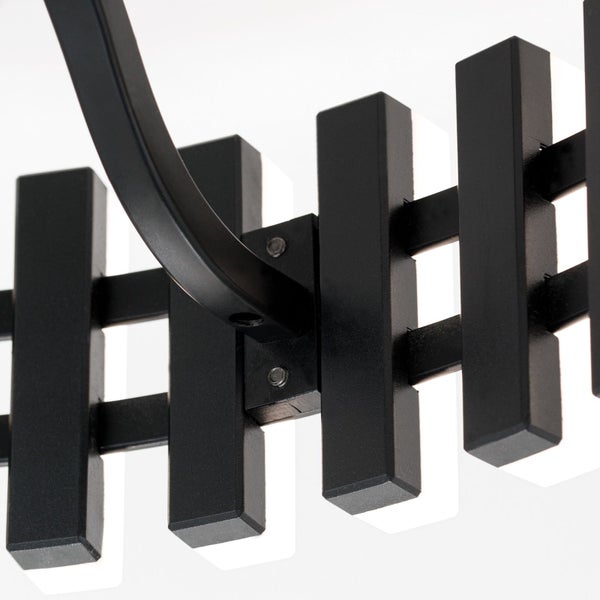 Nahaufnahme einer LED-Deckenleuchte mit rechteckigen Leuchtelementen