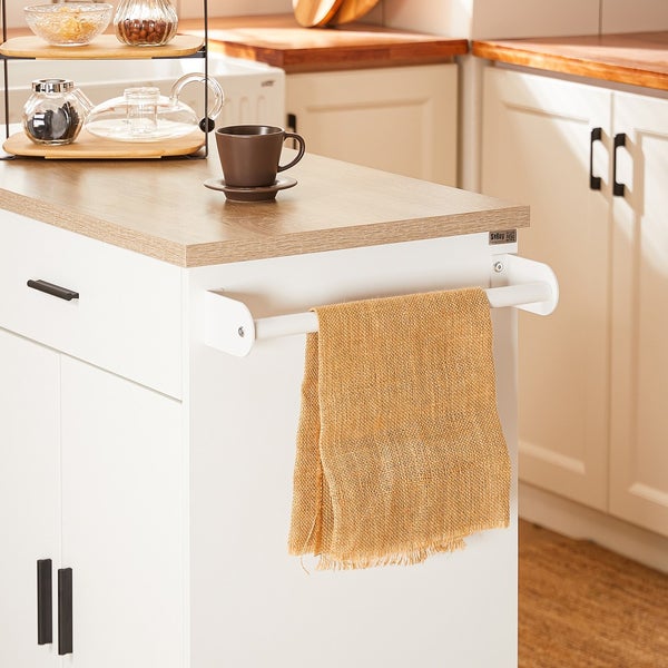 Kücheninsel mit Handtuchhalter, Arbeitsplatte und Schrankfächern.