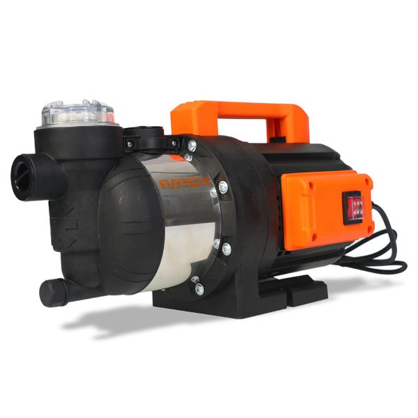 Fuxtec Gartenpumpe aus Kunststoff und Edelstahl mit Tragegriff und Ein- und Ausschalter.