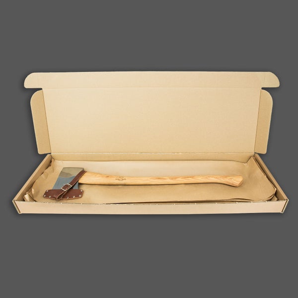 Helko Werk Axt mit Holzstiel in einer geöffneten Verpackung