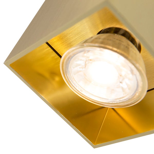 Deckeneinbaustrahler mit Leuchtmittel in Nahaufnahme