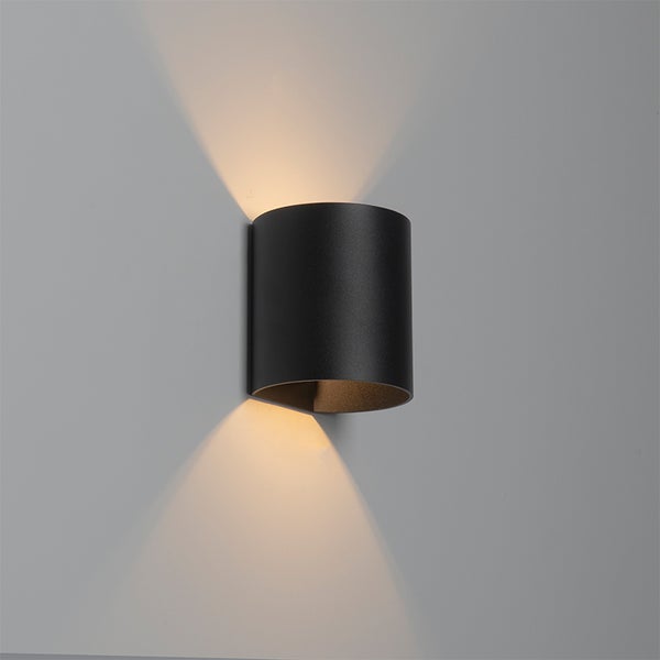 Schwarze Wandleuchte zur indirekten Beleuchtung