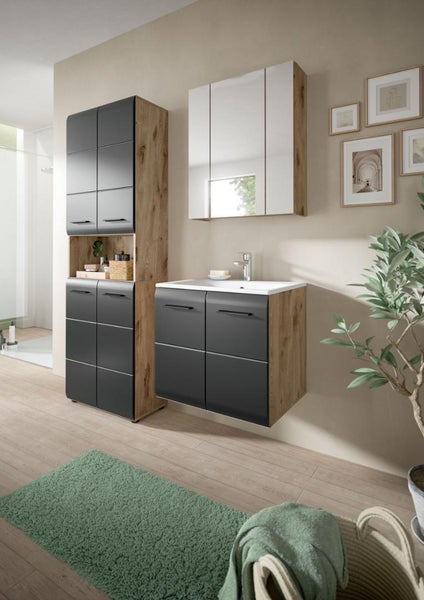 Modernes Badezimmermöbel-Set aus Waschbeckenunterschrank, Hochschrank und Spiegelschrank. Fronten in Anthrazit mit Seiten in Holzoptik.
