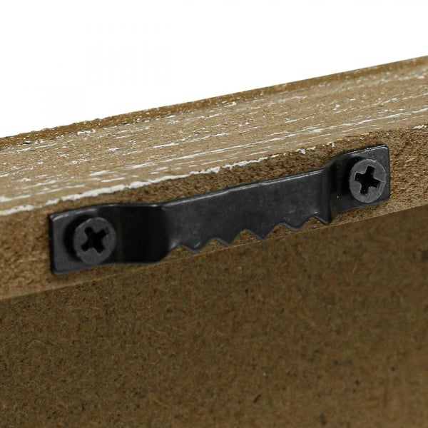 Detailansicht einer Zackenaufhängung mit Schrauben an einem Holzrahmen