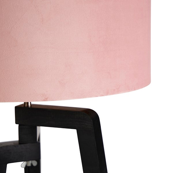 Detailansicht einer Tischleuchte mit Holzfuß und Stoffschirm