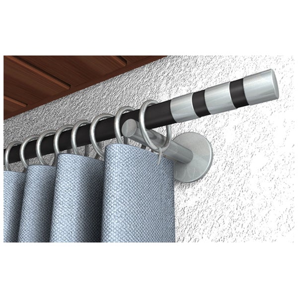 Gardinenstange mit Gardinenringen und Vorhang
