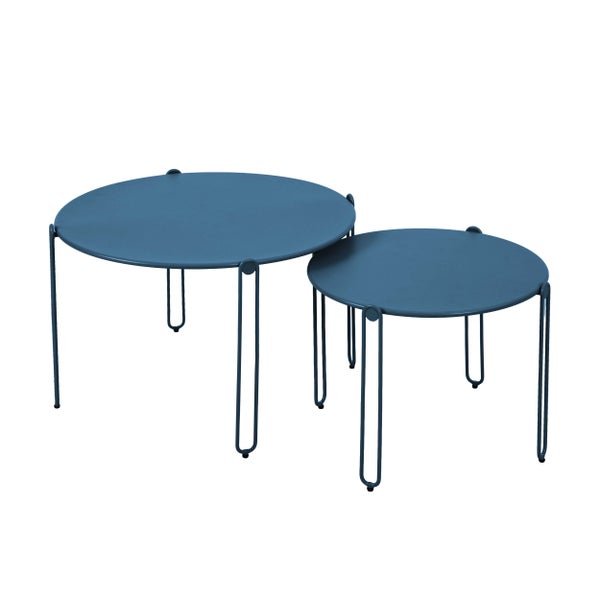Zweiteiliges Beistelltisch-Set aus blauem Metall, rund, in zwei verschiedenen Höhen.