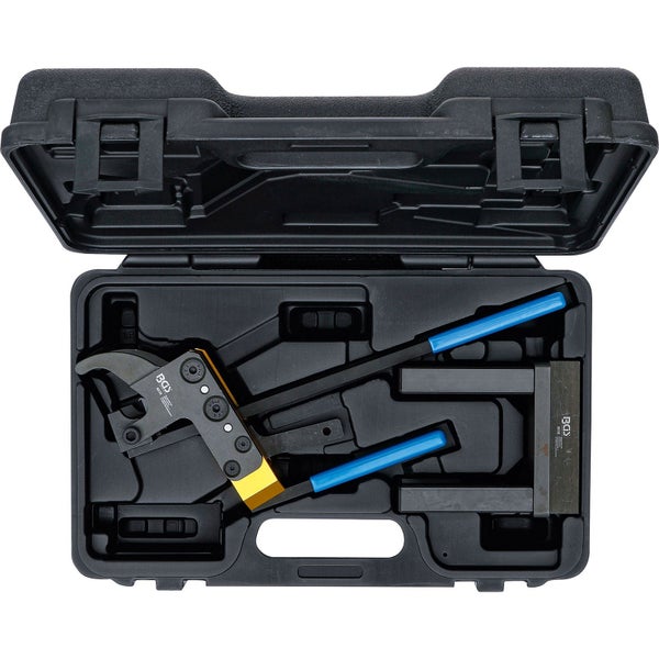 Werkzeugsatz im schwarzen Kunststoffkoffer