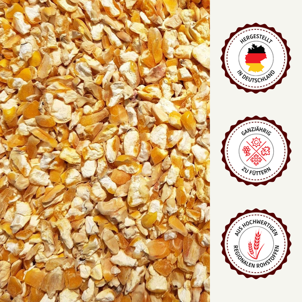 Nahaufnahme von Maiskörnern mit den Siegeln Hergestellt in Deutschland, Ganzjährig zu füttern und Aus hochwertigen, regionalen Rohstoffen