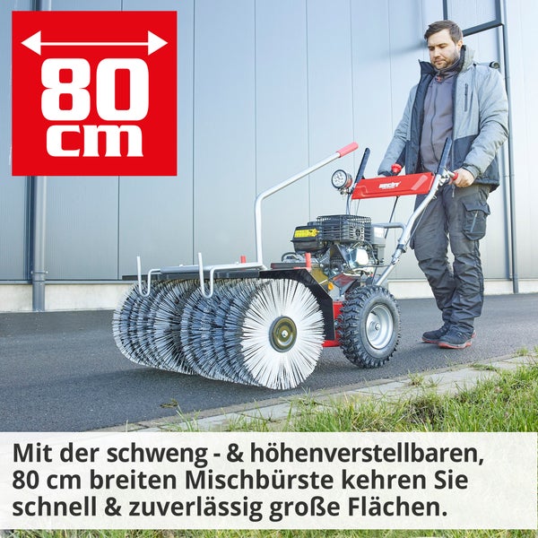 Kehrmaschine mit 80 Zentimeter Arbeitsbreite zum Reinigen großer Flächen