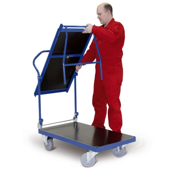 Plattformwagen mit klappbarem Aufbau im Einsatz