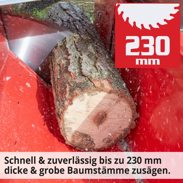 Brennholzsäge beim Sägen eines Baumstamms bis zu 230 Millimeter Dicke