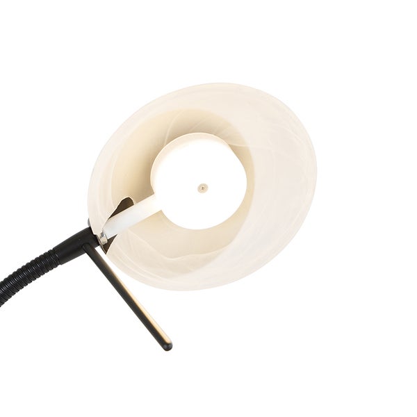 Detailansicht einer Schreibtischlampe mit flexiblem Arm und Lampenschirm