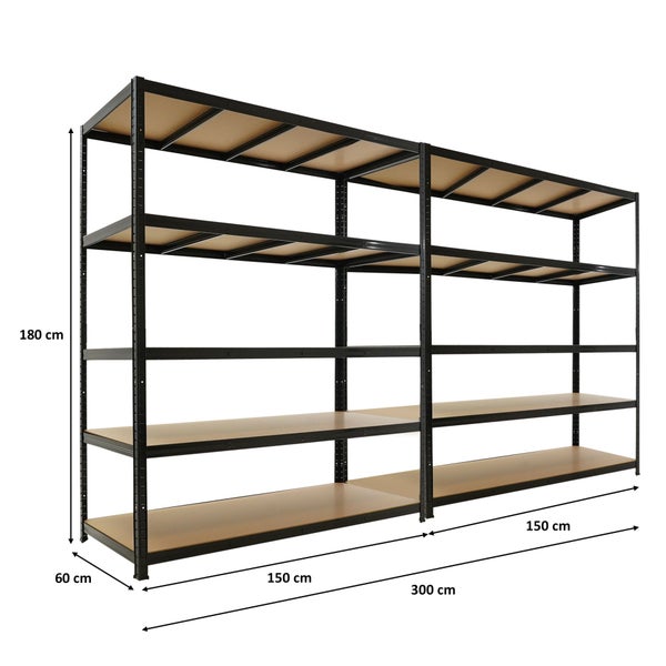 Steckregal aus Metall in Schwarz mit vier Holzböden, 180 Zentimeter hoch, 300 Zentimeter breit und 60 Zentimeter tief.