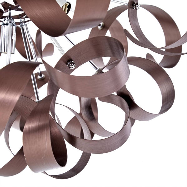 Deckenleuchte mit geschwungenen, bandförmigen Metallelementen in gebürsteter Optik.