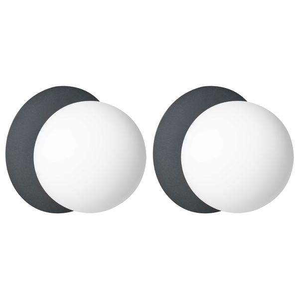 Zwei runde Wandleuchten mit grauem Sockel und weissem Lampenschirm