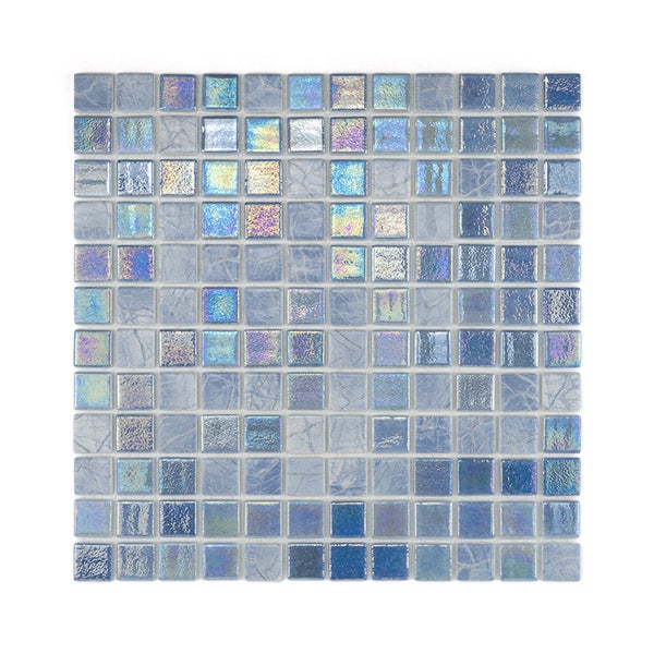 Mosaikfliesen auf Netz aus Glas mit irisierender Oberfläche in quadratischer Anordnung.