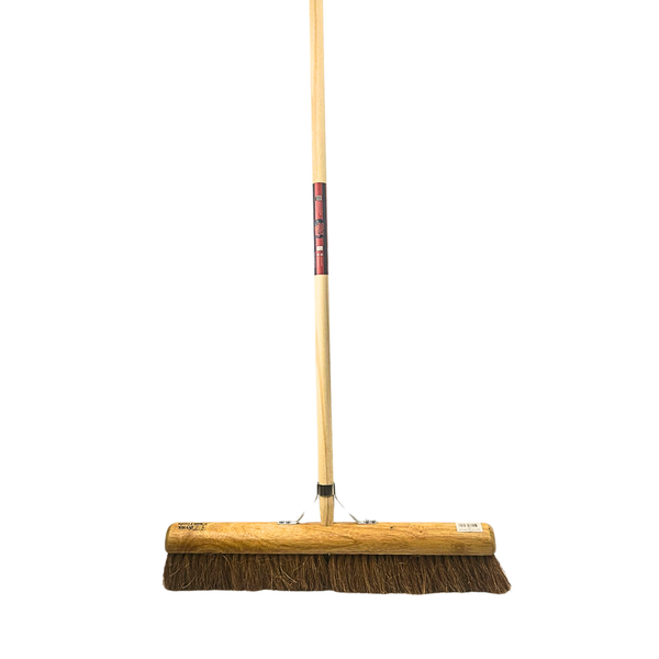 Holzbürste mit Naturborsten und Holzstiel