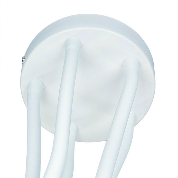 Deckenbefestigung einer Deckenleuchte mit mehreren Leuchtenarmen