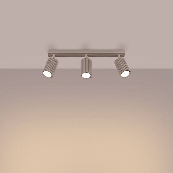 Deckenleuchte mit drei Strahlern zur Raumbeleuchtung