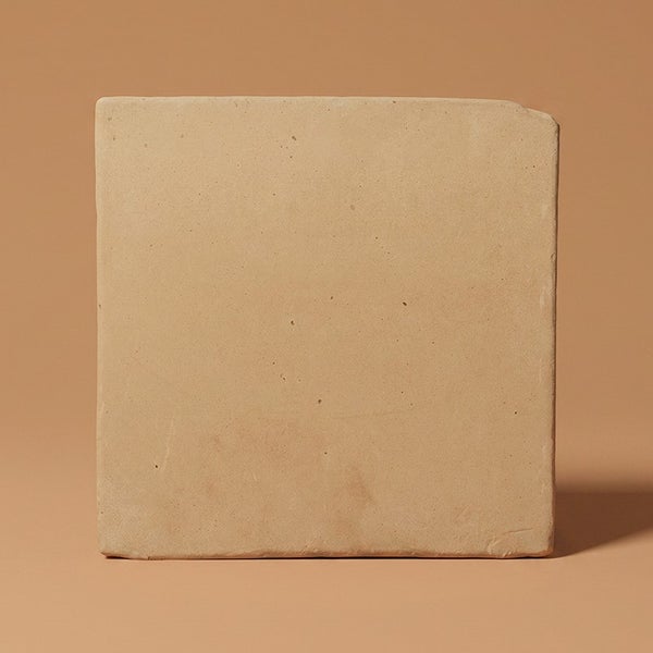 Quadratische Fliese aus Naturstein mit ebener Oberfläche