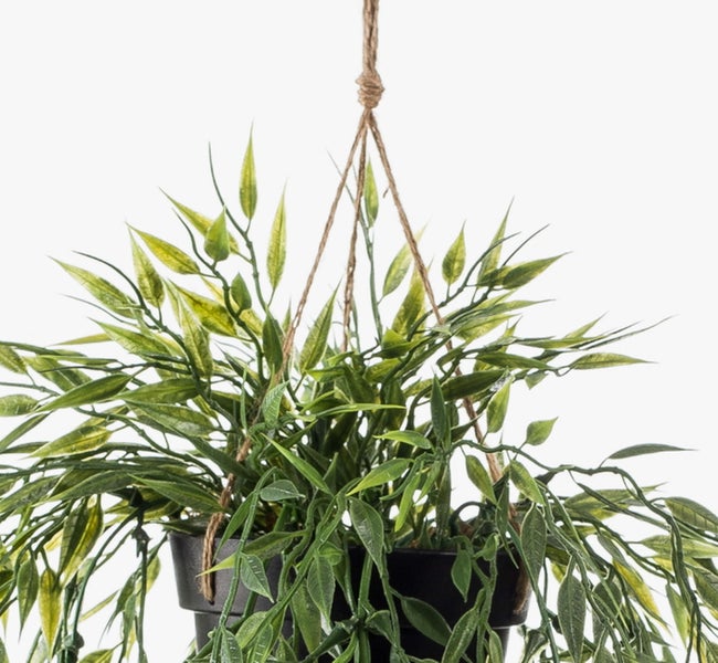 Künstliche Ranunkel in Rosa und Weiß mit grünem Stiel und Blättern.