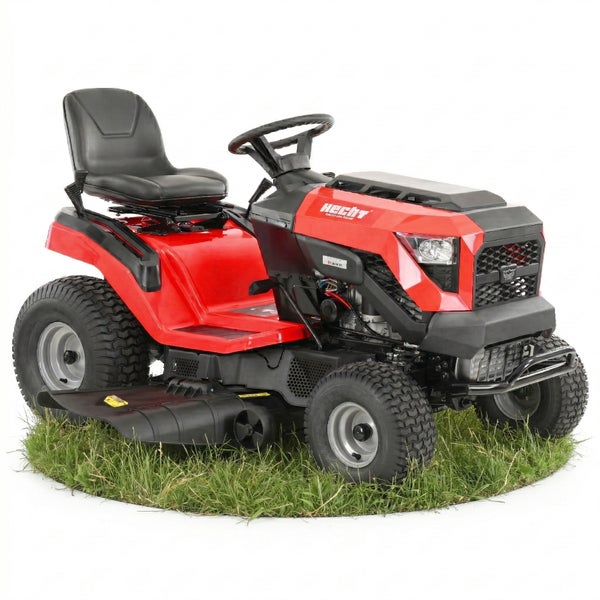 Roter Hecht Rasentraktor mit Seitenauswurf und schwarzem Sitz auf einem runden Stück Gras.