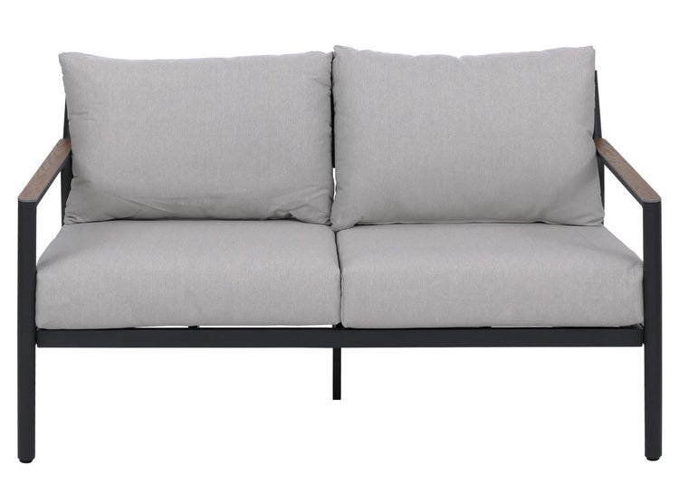 Gartensofa Zweisitzer mit schwarzem Metallgestell, Holzarmlehnen und hellgrauen Kissen.