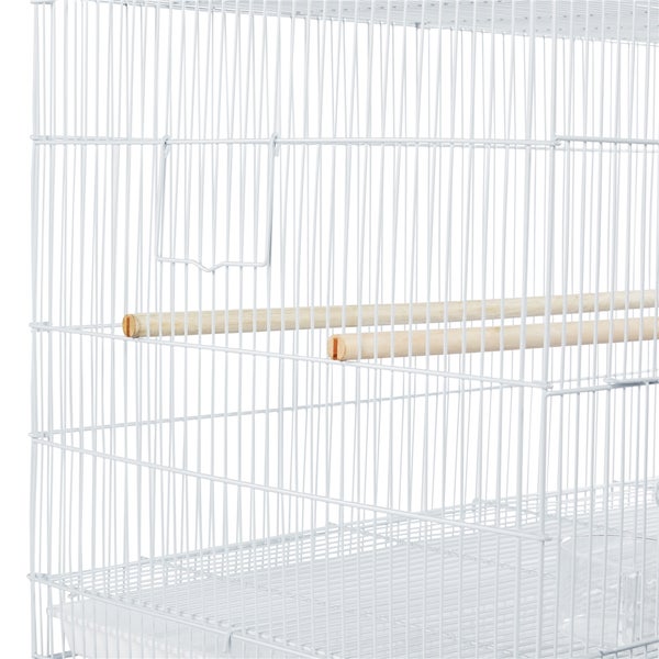 Detailansicht eines weißen Vogelkäfigs mit Sitzstangen aus Holz.