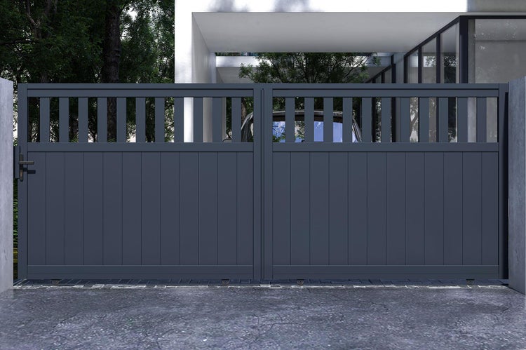 Modernes Gartentor aus Metall vor einem Haus