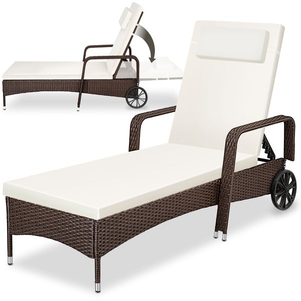 Sonnenliege aus Polyrattan mit verstellbarer Rückenlehne, Armlehnen, Rollen und Polsterauflage inklusive Kopfkissen.