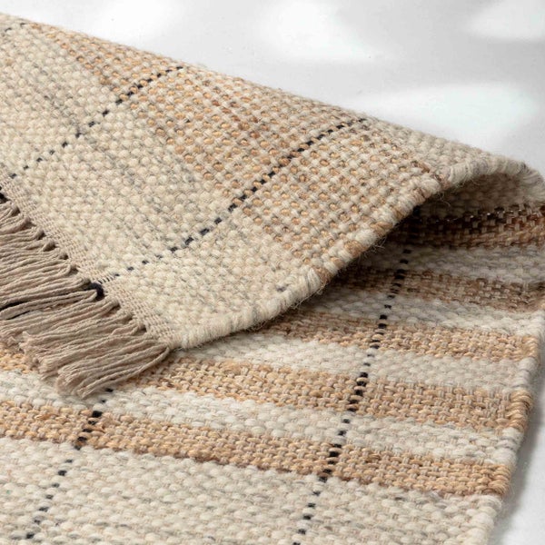 Gewebter Teppich mit Karomuster und Fransen