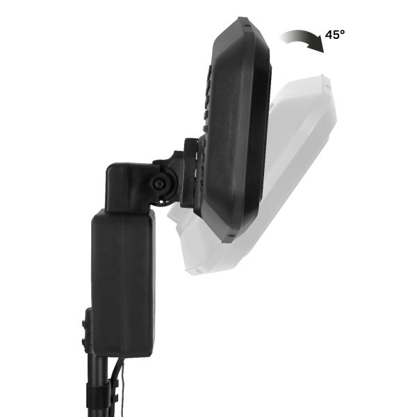 Schwarzer LED-Baustrahler mit um 45 Grad neigbarem Lampenkopf auf einer Halterung.