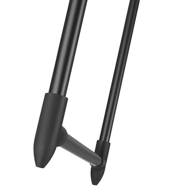 Detailansicht der Füße eines Kleiderständers