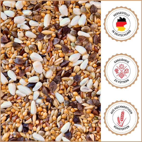 Vogelfutter mit Siegeln: Hergestellt in Deutschland, Ganzjährig zu füttern, Aus hochwertigen Rohstoffen.