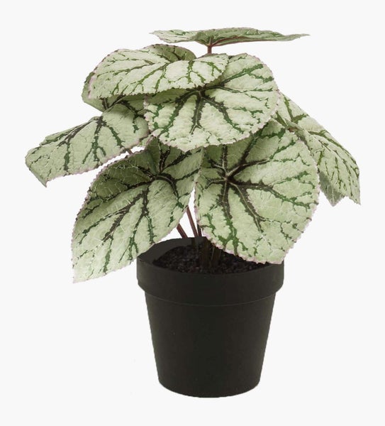 Künstlicher Philodendron mit großen, tief geschlitzten grünen Blättern in einem schlichten schwarzen Kunststofftopf.