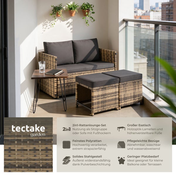 Tectake Garden Logo. Modernes Polyrattan Garten-Lounge-Set auf hellem Balkon mit Sofa, zwei Hockern und Beistelltisch. Platzsparend und wetterfest.