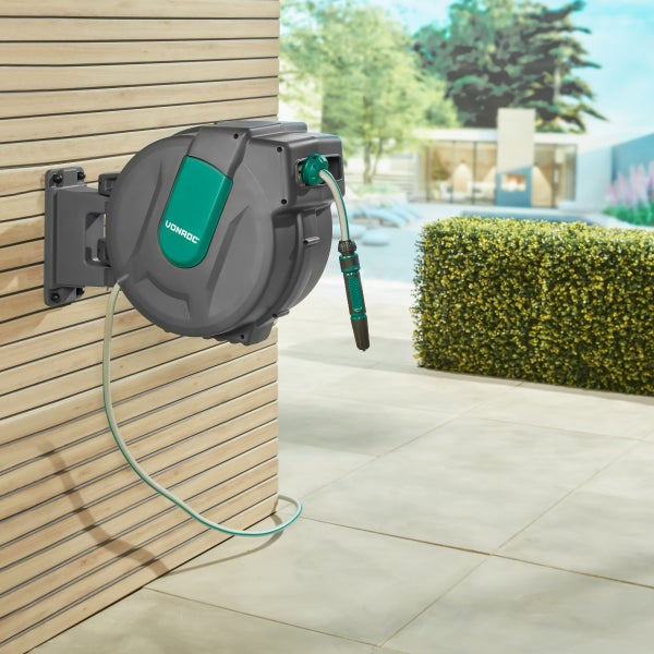 VONROC Schlauchtrommel Gartenschlauch als Schlauchaufroller 35 Meter - Wasserschlauch 180 drehbar als Schlauchbox inkl. Schlauchhalter Wand & Einzugautomatik - Grün
