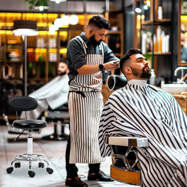 Drehstuhl mit Rückenlehne in verschiedenen Arbeitsbereichen wie Tattoo-Studio und Nageldesign